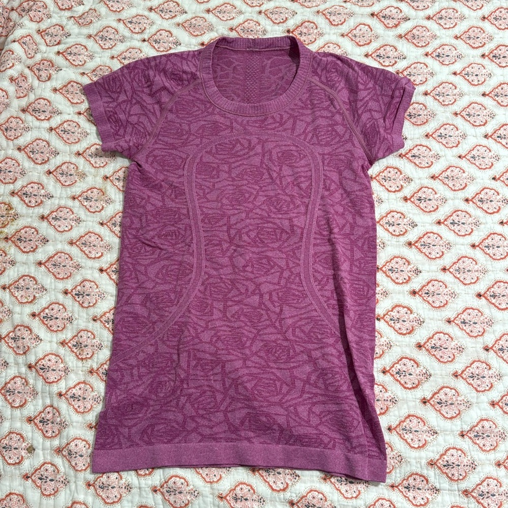 Lululemon tshirt
